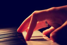 一号娱乐官网:短道速滑世锦赛:中国队上冰训练 生日歌送上祝福.